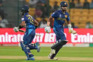 உலகக்கிண்ண கிரிக்கெட்: நடப்பு சாம்பியனை வீழ்த்தியது இலங்கை