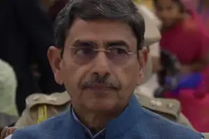 மூன்று ஆண்டுகளாக என்ன செய்தார்? தமிழக ஆளுநரிடம் உச்ச நீதிமன்றம் கேள்வி