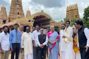 யாழில் நிர்மலாவுக்கு அமோக வரவேற்பு: நல்லூர் கந்தனைச் தரிசித்தார்  