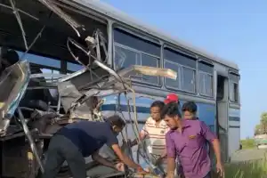 ஊர்காவற்றுறையில் இன்று கோர விபத்து: 8 பேர் காயம் 