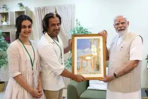  பிரதமர் மோடியை சந்தித்தார் நடிகர் அர்ஜுன் 