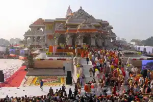 அயோத்தி ராமர் கோயிலில் குவியும் பக்த கோடிகள்!