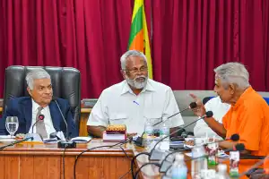 இனம், மதம் என்ற ரீதியில் பிளவுபடத் தேவையில்லை: சர்வ மதத் தலைவர்களுடான சந்திப்பில் ஜனாதிபதி தெரிவிப்பு