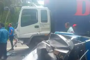 லொறி - ஓட்டோ மோதி ஒருவர் பரிதாப மரணம் - மூவர் வைத்தியசாலையில்