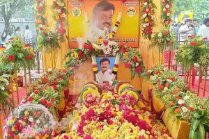 நடிகர் விஜயகாந்த் சமாதிக்கு ஒரே நாளில் 50,000 பேர் அஞ்சலி