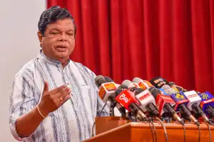 பொருளாதாரத்தைக் கட்டியெழுப்ப ஜனாதிபதியின் வேலைத் திட்டத்தைத் தவிர மாற்று முறை இல்லை என பந்துல குணவர்தன...