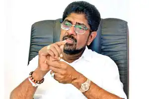 கெஹெலிய ரம்புக்வெல்ல சற்று முன்னர் கைது!
