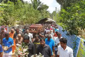 சாந்தனின் இறுதிக்கிரியை இடம்பெற்று ஆரம்பமான புகழுடலின் இறுதி ஊர்வலம்