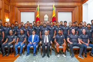 இலங்கை உதைபந்தாட்ட அணி ஜனாதிபதி ரணிலை சந்தித்தது