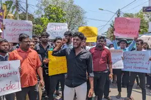 தமிழர்கள் மீதான அரச அடக்குமுறைகளுக்கு எதிராக யாழ். பல்கலை சமூகம் ஆர்ப்பாட்டம்!