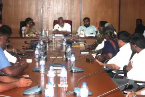 வடக்கு தனியார் பஸ் உரிமையாளா்களின் பணிப்புறக்கணிப்பு தற்காலிகமாக நிறுத்தம்