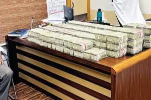 ரயிலில் கொண்டு செல்லப்பட்ட 4 கோடி ரூபா பணம் பறிமுதல்