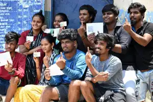 தமிழகத்தில் அமைதியாக இடம்பெற்ற வாக்குப்பதிவு