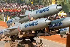 சூப்பர்சோனிக் ஏவுகணைகளை பிலிப்பைன்ஸுக்கு வழங்கியது இந்தியா
