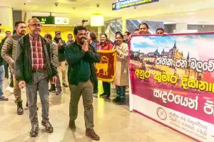 சுவீடன் சென்றுள்ள அனுர குமாரவிற்கு விமான நிலையத்தில் அமோக வரவேற்பு