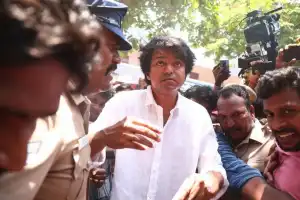 நடிகர் விஜய் மீது பொலிஸில் முறைப்பாடு 