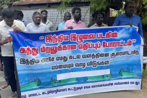 யாழ். இந்தியத் துணைத் தூதரகம் கடற்றொழிலாளர்களால் முற்றுகை