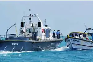 இந்திய மீனவர்களின் தாக்குதலில் கடற்படைச் சிப்பாய் ஒருவர் மரணம்