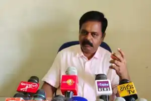 வாள்களுடன் மர்மநபர்கள் நடமாட்டம்: பாதுகாப்பு தரப்பினர்  என்ன செய்கின்றனர் என்று சிறீதரன் கேள்வி