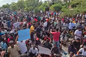 வறுமையின் பிரபுக்கள் ஆகிவிட்ட சேவகர்கள்