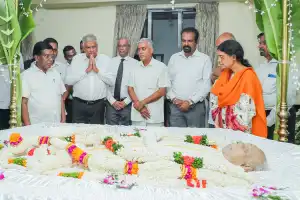 இரா. சம்பந்தனின் பூதவுடலுக்கு ஜனாதிபதி ரணில் இறுதி அஞ்சலி