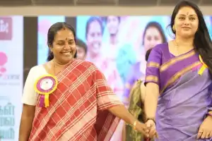 நூற்றுக்கணக்கான கொடிகளை தமிழ் நாடு பார்த்துள்ளது: விஜய் குறித்து வானதி கருத்து