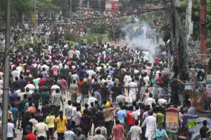 பங்களாதேஷில் மீண்டும் கலவரம் வெடிப்பு: 70 பேர் பலி, 3 நாள்கள் பொது விடுமுறை