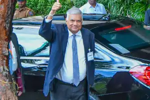 'கேஸ் சிலிண்டர்' சின்னத்தில் ரணில்