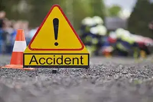  பஸ் விபத்தில் 12 பேருக்கு காயம்