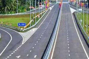 கட்டுநாயக்க அதிவேக நெடுஞ்சாலையின்  ஒரு பாதைக்கு தற்காலிகமாக பூட்டு