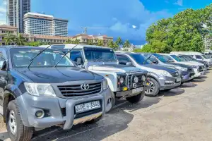 ஜனாதிபதி செயலகத்திற்கு அண்மையில் நிறுத்தப்பட்டிருந்த வாகனங்கள் கையளிப்பு