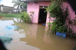 அடை மழையால் வடக்கில் ஒரு இலட்சம் பேர் பாதிப்பு!
