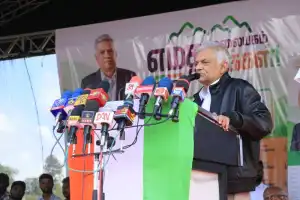 அநுரவைக் கலாய்த்தார் ரணில்