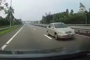 அதிவேக நெடுஞ்சாலையில் சாரதிகள் அவதானம் 
