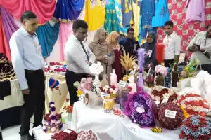 அட்டாளைச்சேனையில் தையல் பயிற்சி மாணவர்களின் கண்காட்சி 