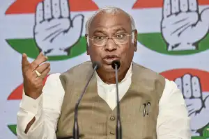மோடியை போல பொய் சொல்லும் பிரதமரை நான் பார்த்ததே இல்லை: கார்கே விமர்சனம்