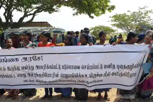 செம்மணி மனிதப்புதைகுழிக்கு நீதி கோரி: யாழில் போராட்டம்!