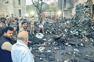 குஜராத் விமான விபத்தில் 241 பேர் உயிரிழப்பு