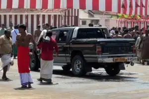 நல்லூருக்குள் அத்துமீறி நுழைந்த இராணுவ வாகனம்