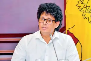 பிளாஸ்டிக் உணவுப் பெட்டிகள் - தண்ணீர் போத்தல்களுக்கு தடை!