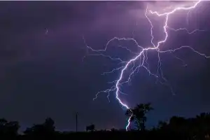 பலத்த மின்னல் தாக்கம் குறித்து எச்சரிக்கை !!