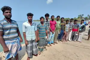 இலங்கை கடற்பரப்பில் அத்துமீறிய 22 இந்திய மீனவர்கள் அதிரடியாகக் கைது!
