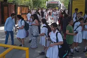 டில்லி முழுவதும் உள்ள பல முக்கிய பாடசாலைகளுக்கு வெடிகுண்டு மிரட்டல்