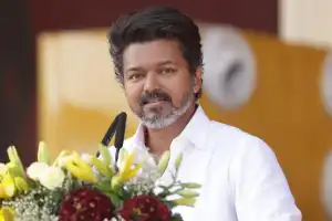 த.வெ.க. ஆட்சி: குடும்பத் தலைவிகளுக்கு மாதம் 2,500 – விஜய் வாக்குறுதி