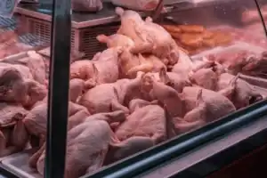 பண்டிகை காலத்தில் தட்டுப்பாடின்றி கோழி இறைச்சி விற்பனை