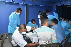 ஈரான் கப்பலிலிருந்து மீட்கப்பட்ட 208 பேரும் வெலிசறை முகாமில்!