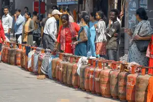 சமையல் எரிவாயுவில் அதிர்ச்சி சரிவு - 12.8% குறைந்த LPG பயன்பாடு