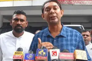 ஜனநாயகப் போராட்டத்திற்கு மலத் தாக்குதலா? - இலங்கையில் மனித உரிமைகள் மீறப்படுவதாக முறைப்பாடு 