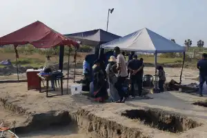 செம்மணி மனிதப் புதைகுழி - கழுத்துப் பகுதியில் நாணயக்குற்றி போன்ற பொருள் கண்டுபிடிப்பு