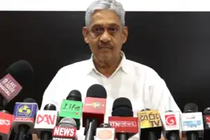 "கோட்டாவின் அனுமதியின்றி சுரேஷ் சாலே கழிவறைக்குக்கூட போகமாட்டார்" - சரத் பொன்சேகா